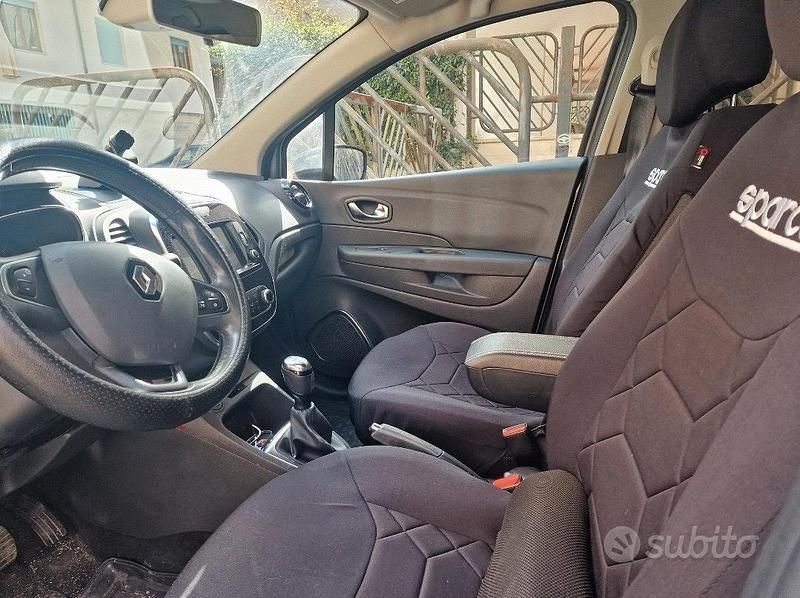 Usata Renault Captur 90 CV (66 kW) 2019 Grigio SUV