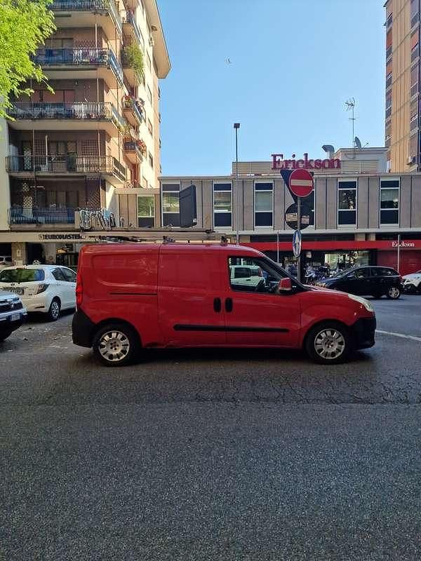 Usata Fiat Doblò 105 CV (77 kW) 2010 Rosso Monovolume