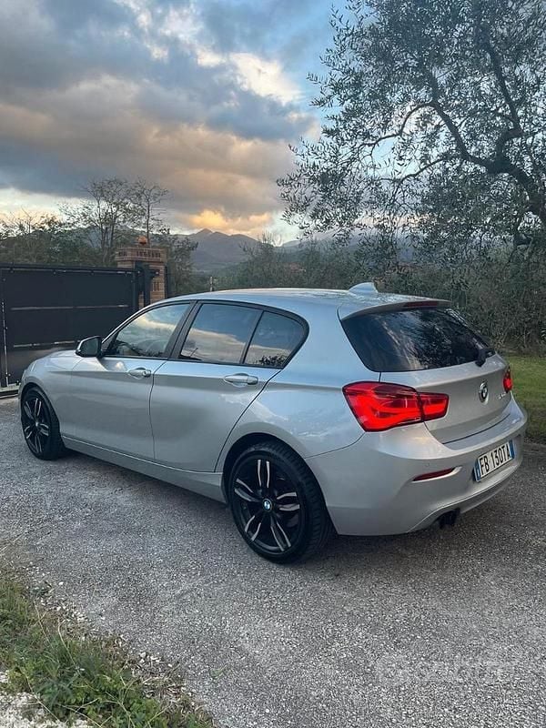 Usata BMW 120 Advantage 190 CV (139 kW) 2016 Argento Utilitaria