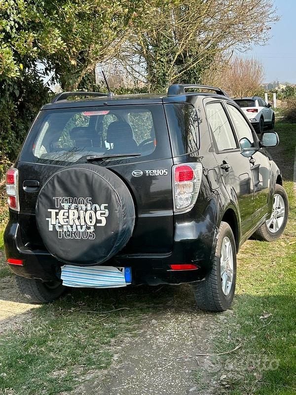 Usata Daihatsu Terios 105 CV (77 kW) 2010 Nero SUV