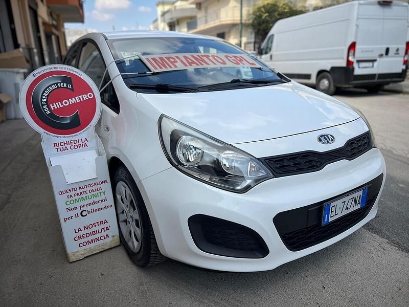 Usata Kia Rio EX 86 CV (63 kW) 2013 Bianco Berlina