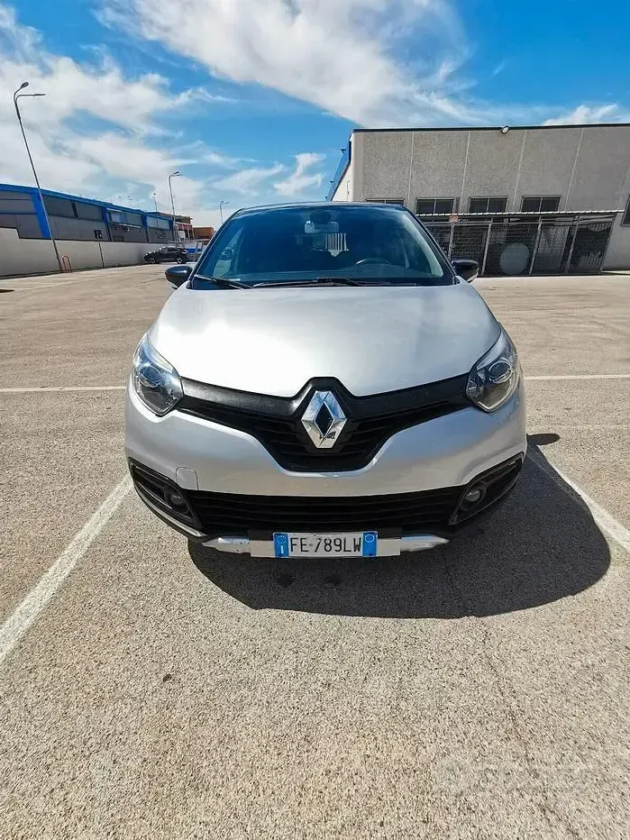 Usata Renault Captur Intens 90 CV (66 kW) 2016 Grigio SUV