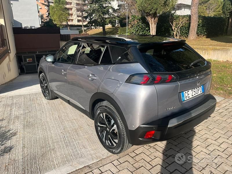 Usata Peugeot 2008 GT 150 CV (110 kW) 2021 Grigio SUV