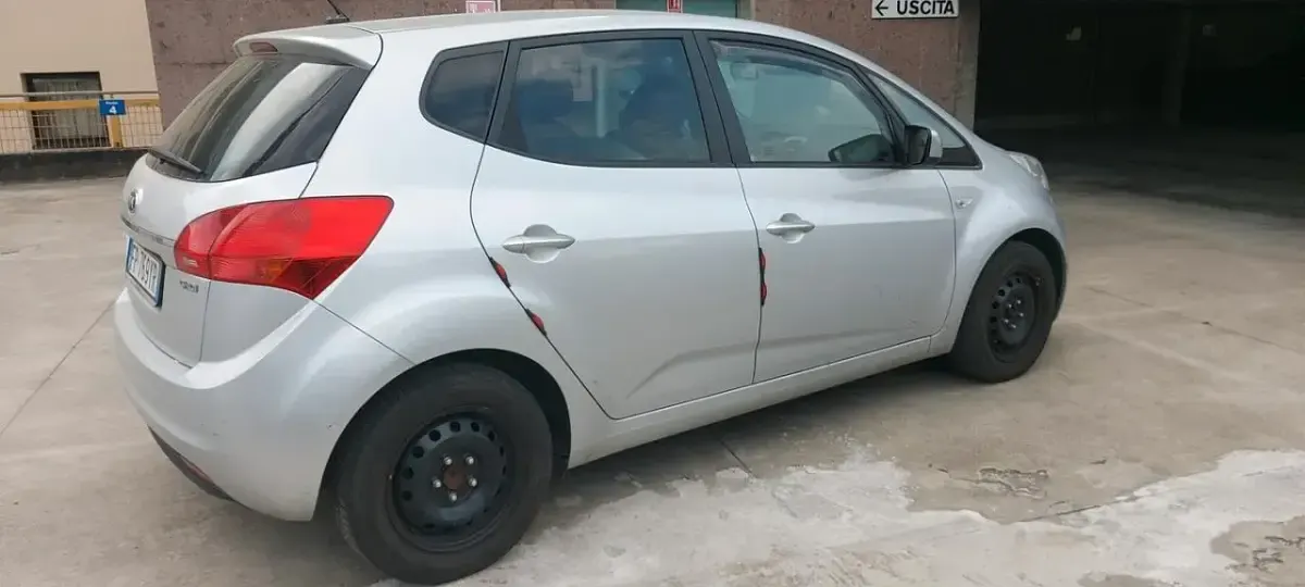 Usata Kia Venga 90 CV (66 kW) 2018 Grigio Utilitaria