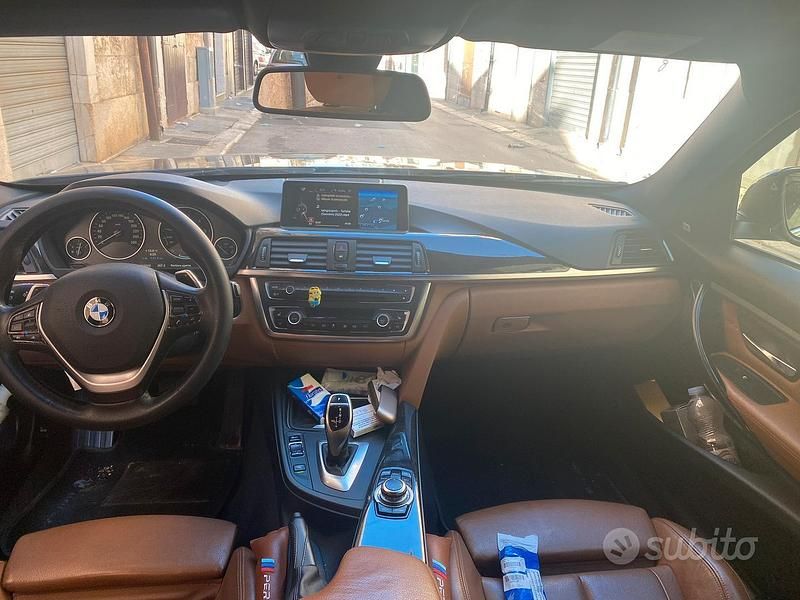 Usata BMW 330 Luxury Line 258 CV (189 kW) 2014 Nero Station wagon