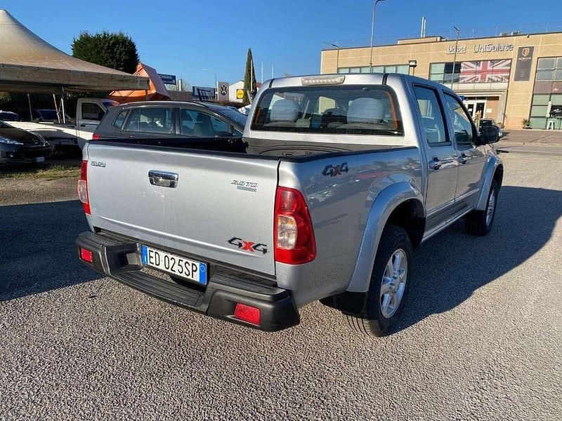 Usata Isuzu D-Max 163 CV (119 kW) 2010 Argento Pick-up
