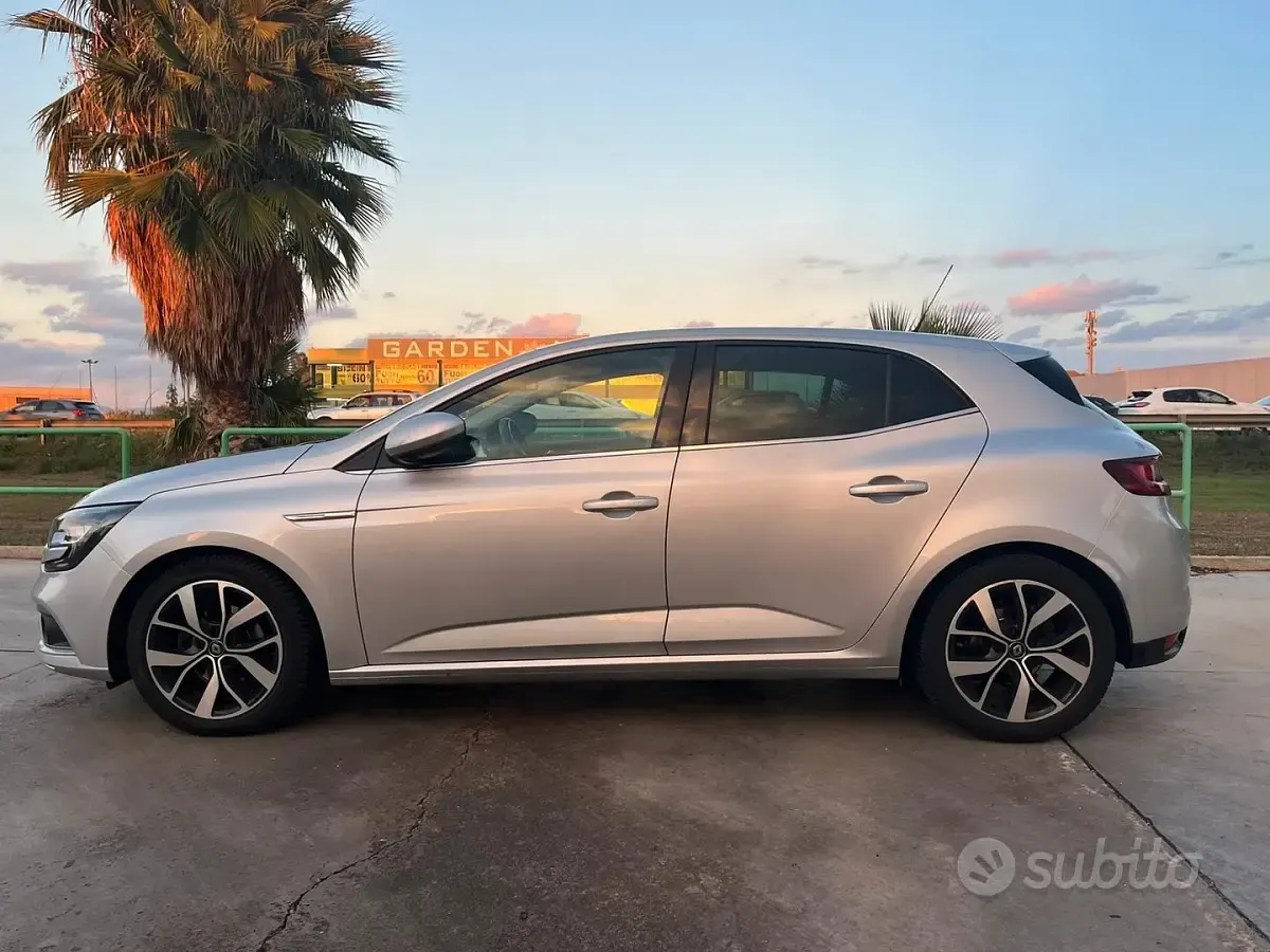 Usata Renault Mégane IV 116 CV (85 kW) 2020 Grigio Berlina