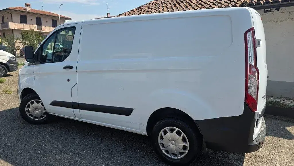 Usata Ford Transit Custom Trend 105 CV (77 kW) 2017 Bianco / pastello Furgone