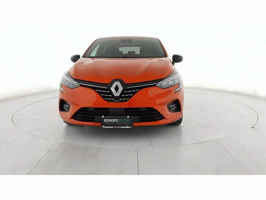 Usata Renault Clio Techno 145 CV (106 kW) 2023 Arancione Utilitaria