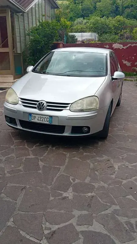 Usata VW Golf IV 105 CV (77 kW) 2003 Berlina