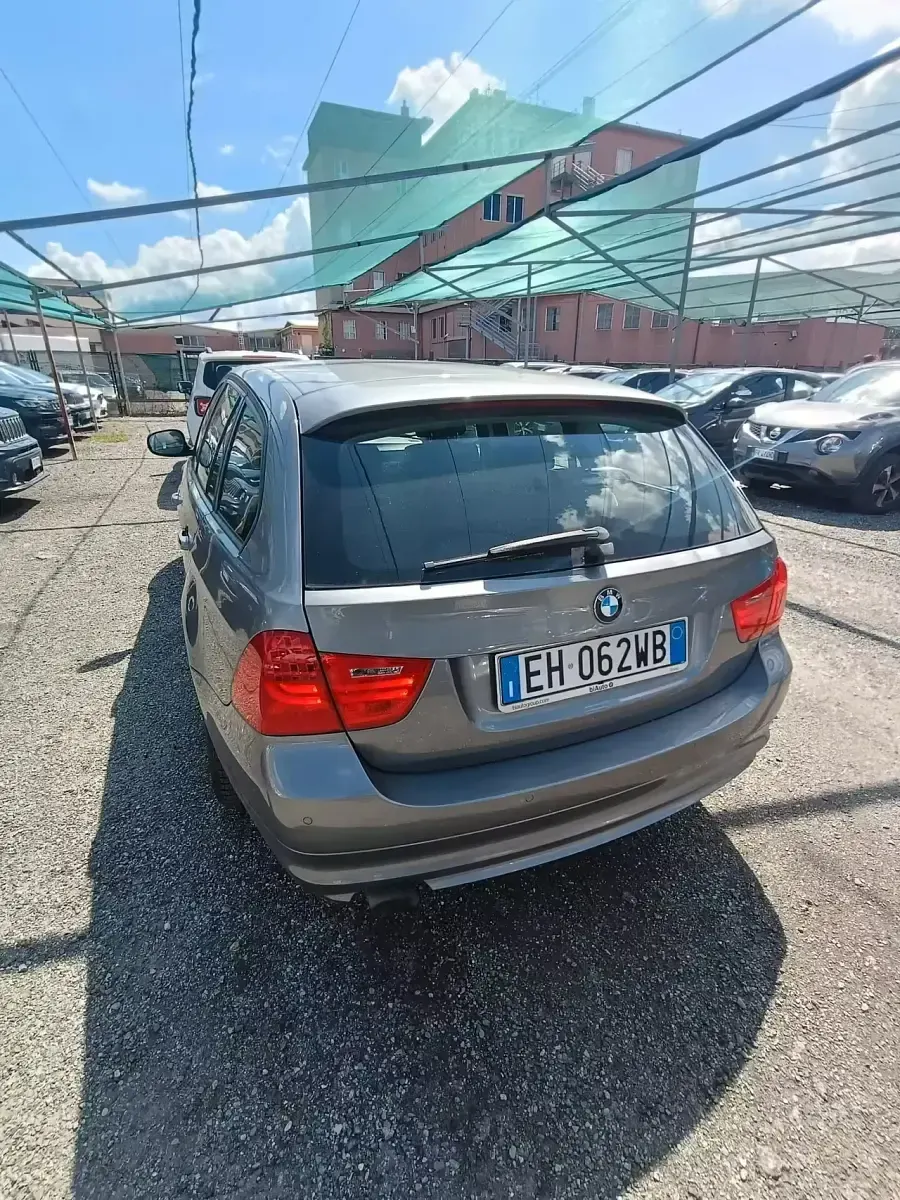 Usata BMW 318 143 CV (105 kW) 2011 Grigio Station wagon