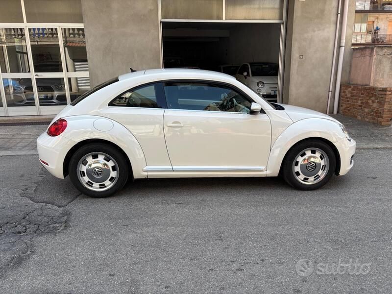 Usata VW Beetle Design 105 CV (77 kW) 2012 Bianco Utilitaria