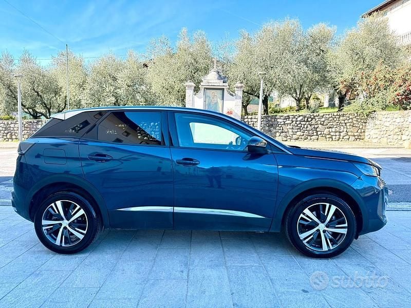 Usata Peugeot 3008 Allure 131 CV (96 kW) 2022 Blu SUV