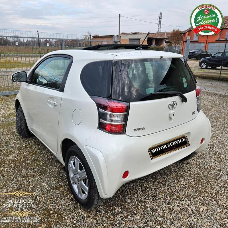 Bianco Usata 2010 Toyota iQ Due volumi | 7990 € (Buon prezzo) - Immagine 1/4