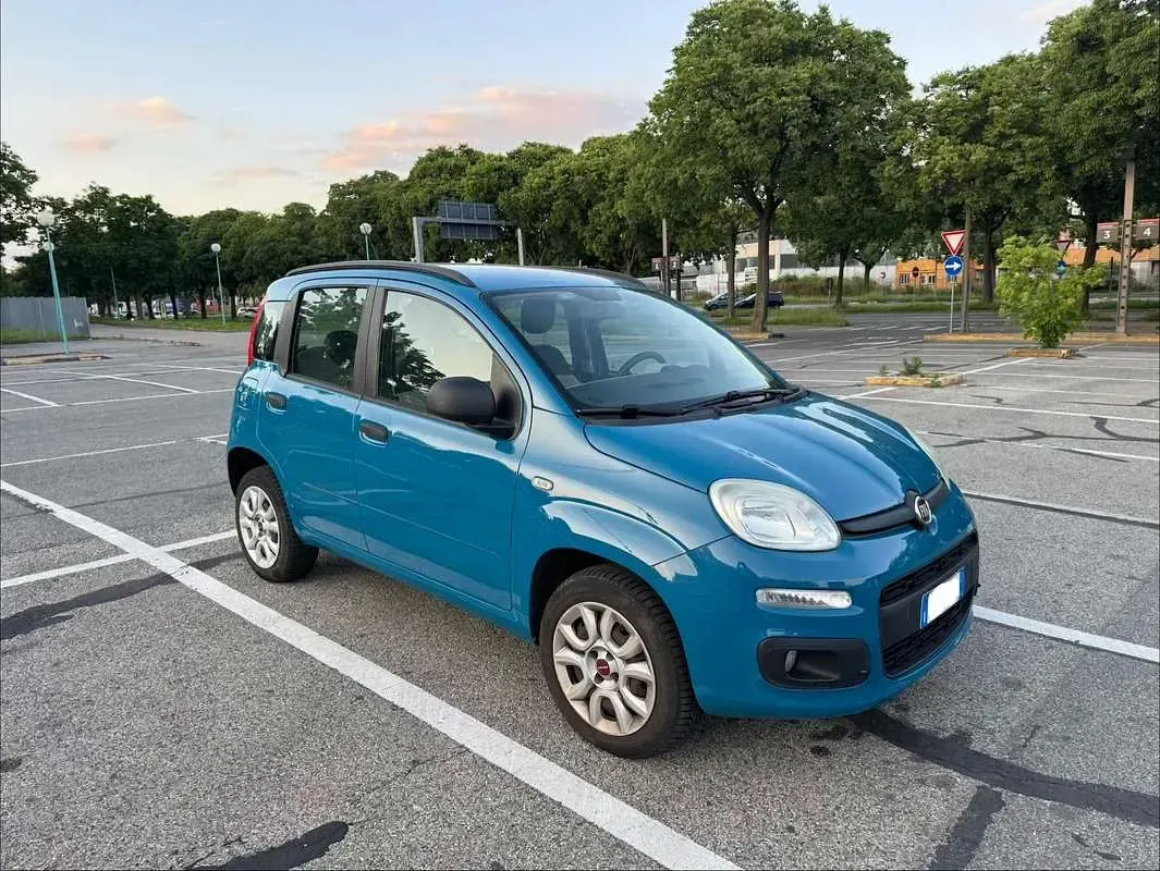 Usata Fiat Panda Lounge 80 CV (58 kW) 2012 Blu/azzurro Utilitaria