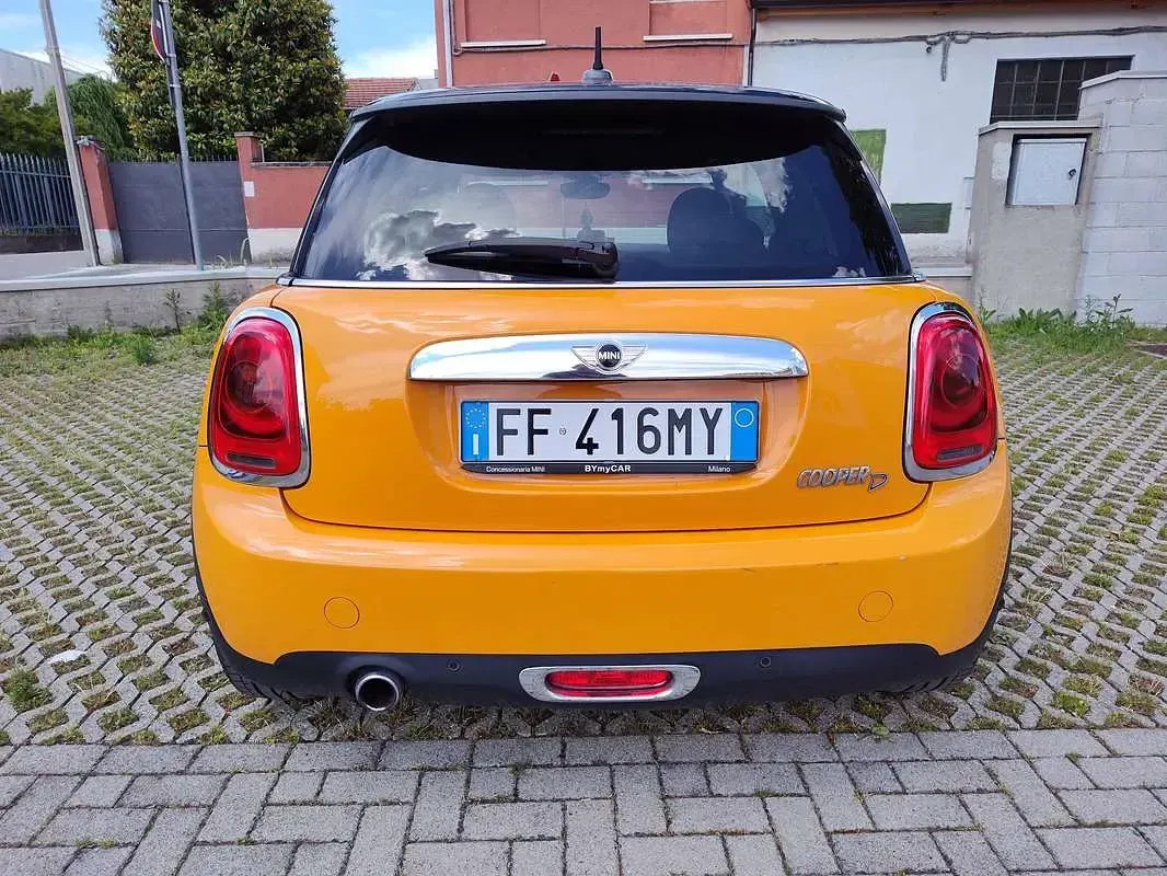 Käytetty Mini Cooper D 116 HP (85 kW) 2016 Oranssi Viistoperä