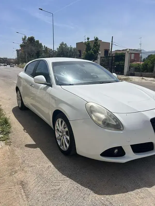 Usata Alfa Romeo Giulietta Progression 105 CV (77 kW) 2010 Bianco Utilitaria