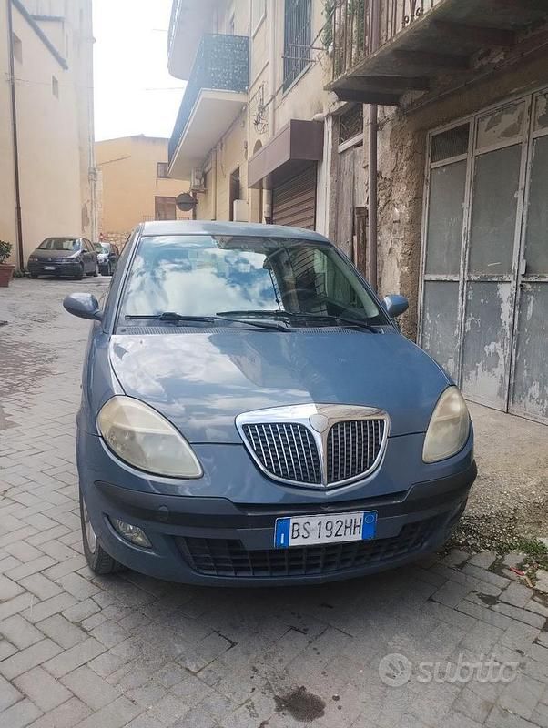 Usata Lancia Ypsilon 69 CV (50 kW) 2003 Grigio Utilitaria