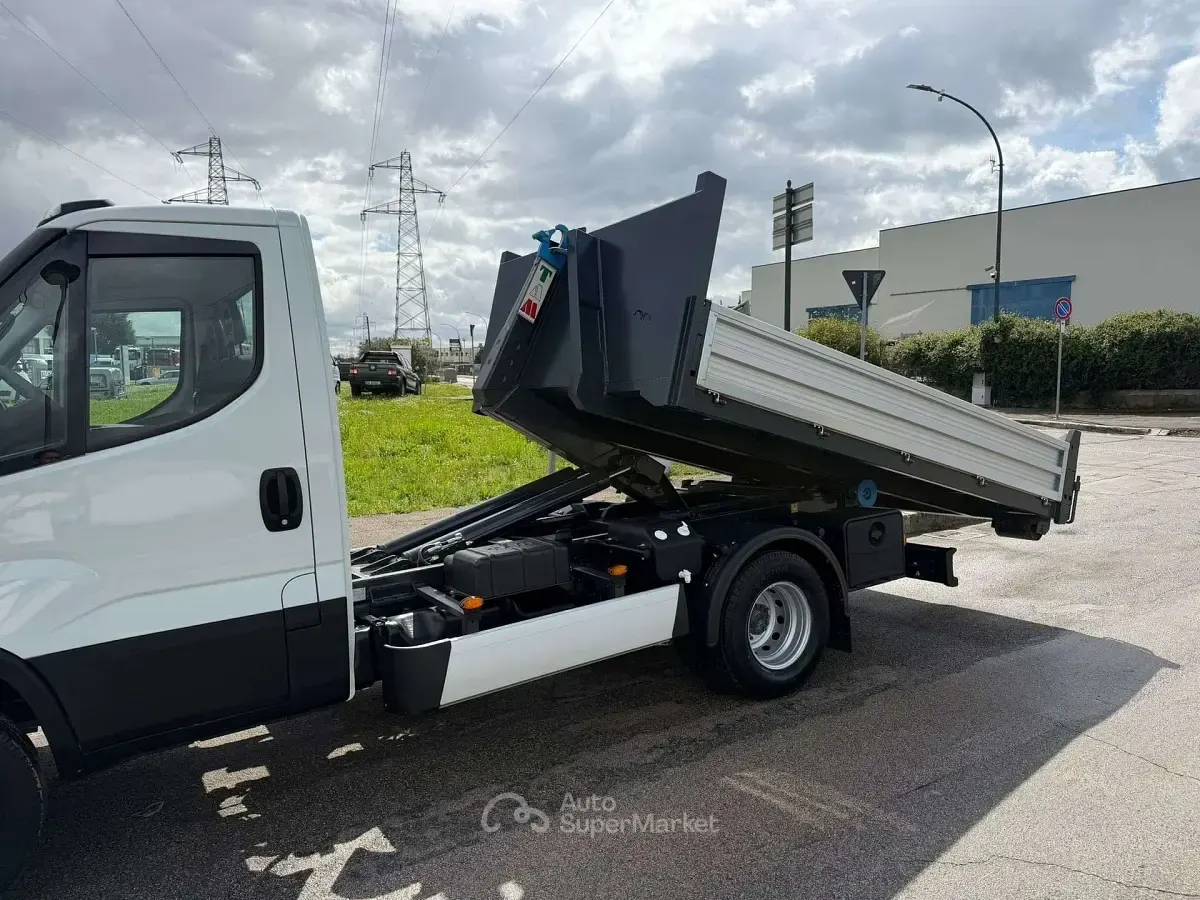 Usata Iveco Daily 150 CV (110 kW) 2017 Bianco Furgone