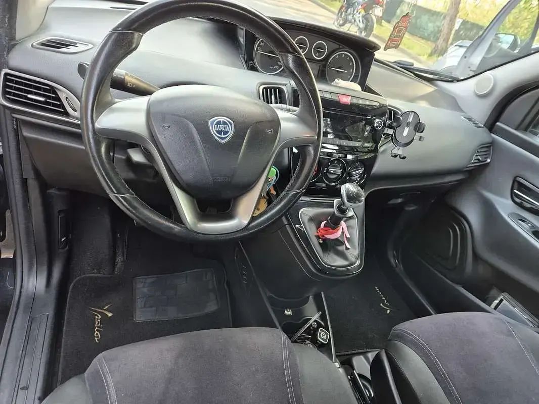Usata Lancia Ypsilon Silver 69 CV (50 kW) 2012 Utilitaria