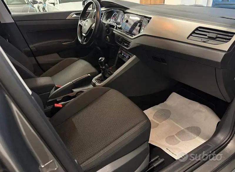 Usata VW Polo R-line 90 CV (66 kW) 2019 Grigio Utilitaria