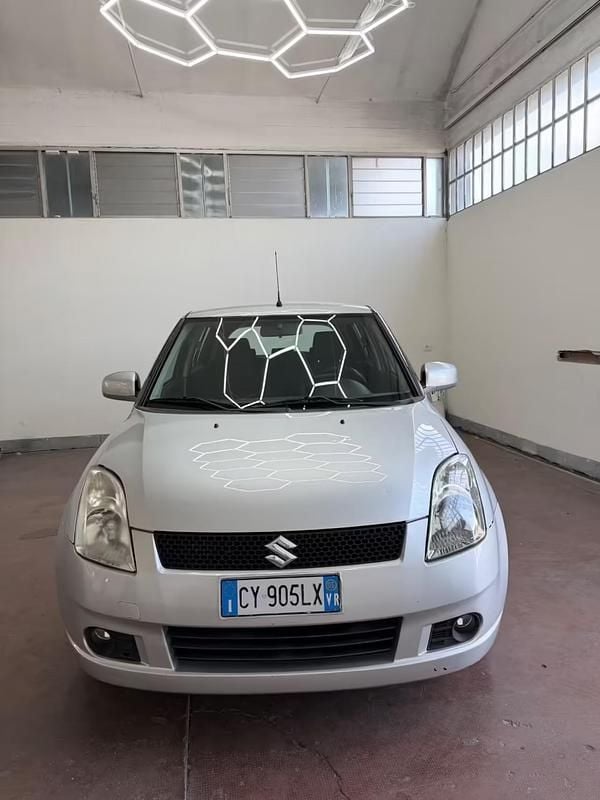 Second-hand Suzuki Swift GLX 92 CP (67 kW) 2005 Argintiu Hatchback