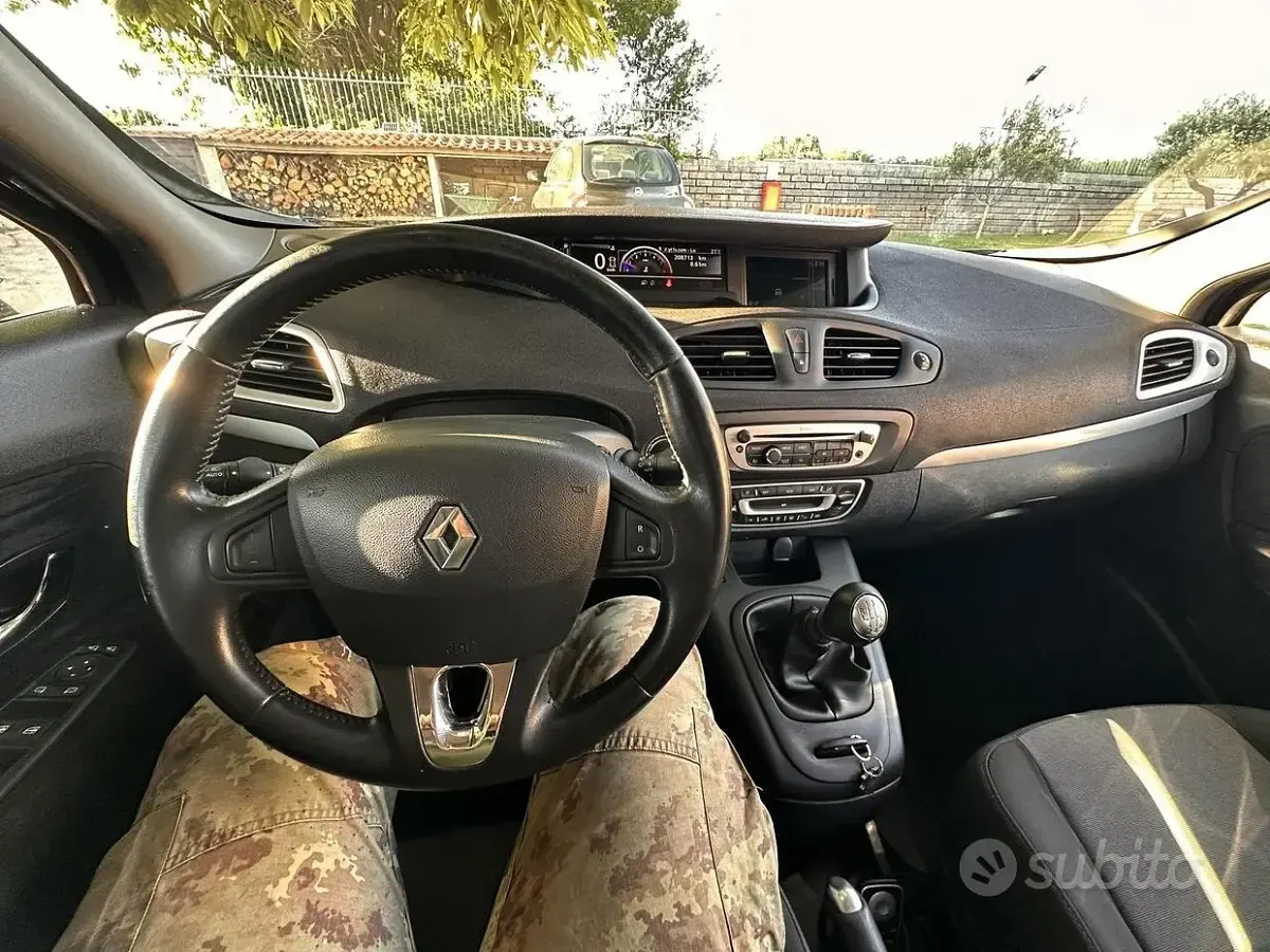 Usata Renault Scenic E-Tech 110 CV (80 kW) 2014 Nero Monovolume