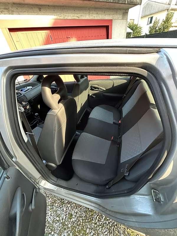 Usata Fiat Punto Active 60 CV (44 kW) 2005 Argento Berlina