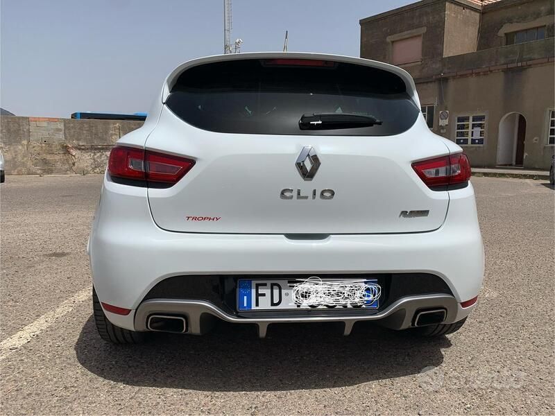 Bianco Usata 2016 Renault Clio IV Trophy Due volumi | 18.500 € (Molto cara) - Immagine 1/4