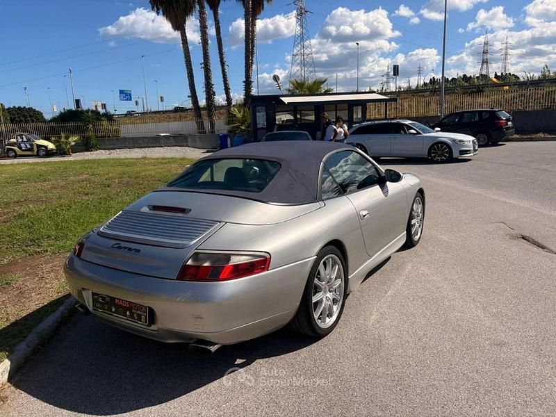 Usata Porsche 911 Carrera Cabriolet 300 CV (220 kW) 2000 Argento Cabrio
