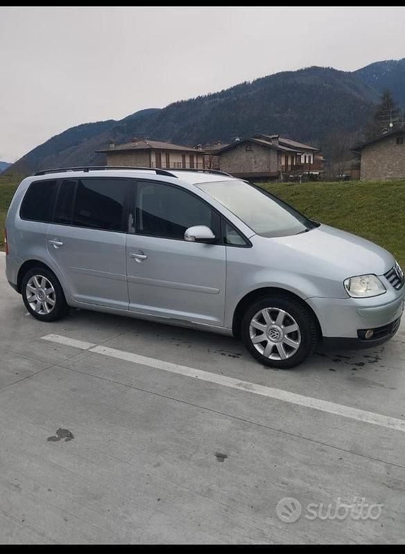 Usata VW Touran 105 CV (77 kW) 2005 Grigio Monovolume
