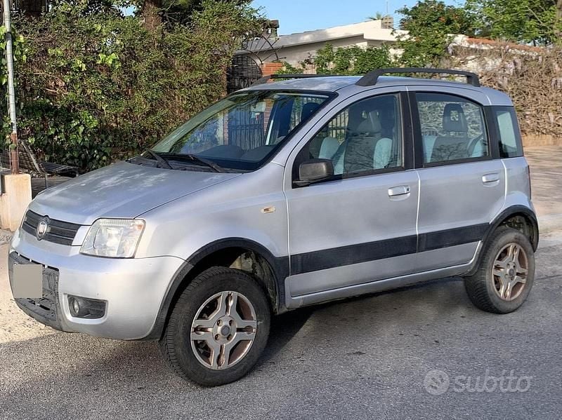 Usata Fiat Panda 4x4 70 CV (51 kW) 2008 Grigio Utilitaria