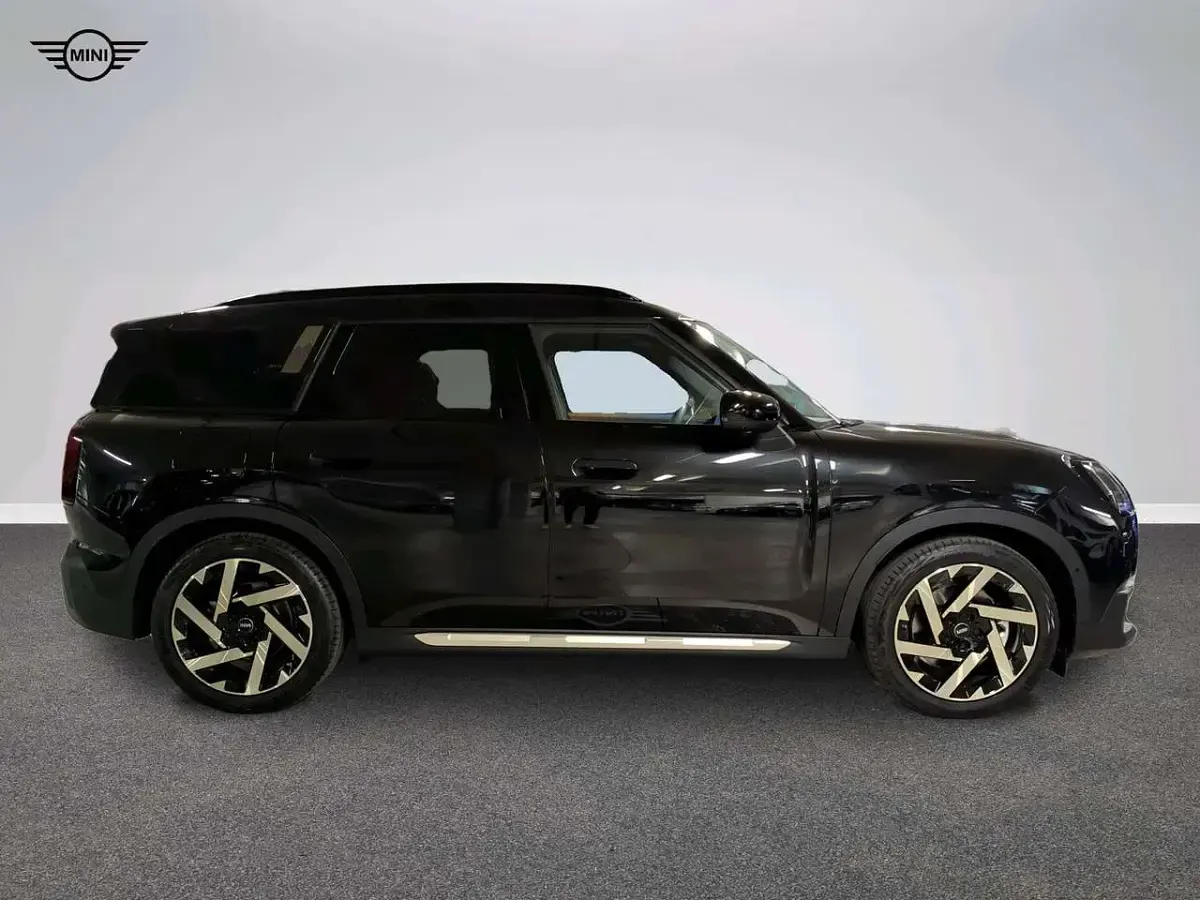 Usata Mini Countryman Favoured 225 kW (306 CV) 2026 Nero SUV