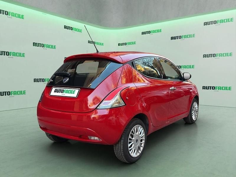 Usata Lancia Ypsilon Silver 69 CV (50 kW) 2017 Rosso Utilitaria
