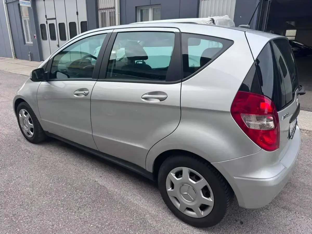 Usata Mercedes A160 Style 95 CV (69 kW) 2010 Argento Utilitaria