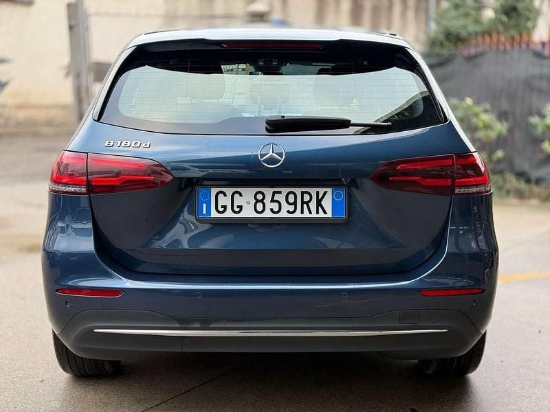 Usata Mercedes B180 Business 116 CV (85 kW) 2021 Blue denim Monovolume