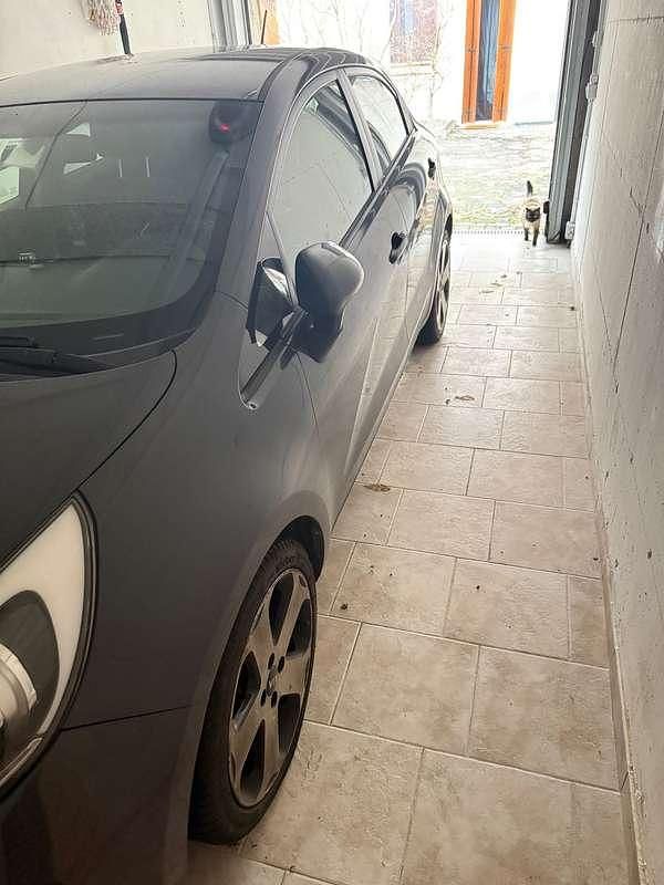 Second-hand Kia Rio Active 90 CP (66 kW) 2014 Gri Berlinǎ