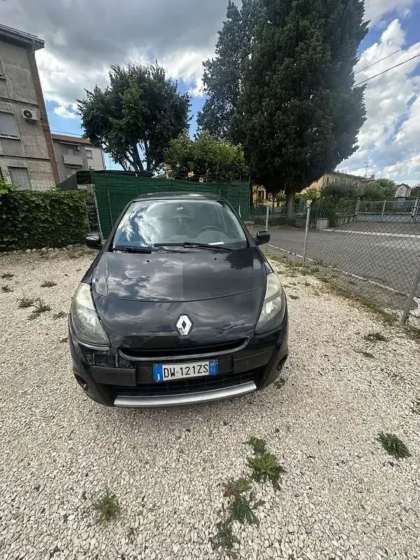 Usata Renault Clio II Dynamique 75 CV (55 kW) 2009 Nero Berlina