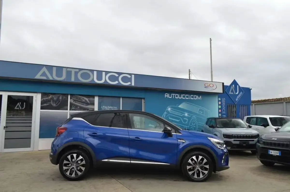 Usata Renault Captur Techno 91 CV (66 kW) 2024 Blu iron tetto black SUV