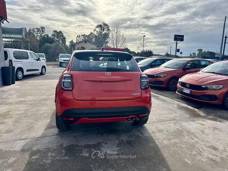 Nuova Fiat 600 Icon 137 CV (100 kW) 2026 Arancione Berlina