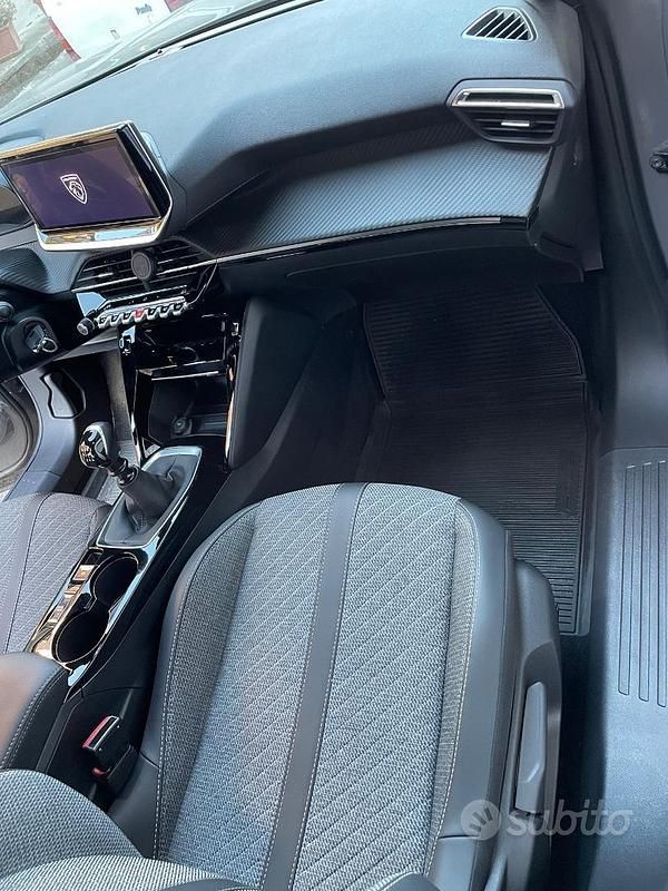 Usata Peugeot 2008 101 CV (74 kW) 2024 Grigio SUV