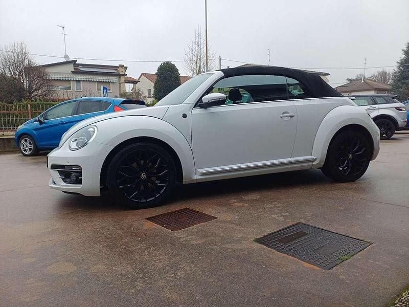 Usata VW Beetle Cabriolet Design 105 CV (77 kW) 2018 Bianco Cabrio