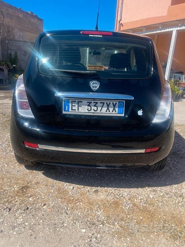 Usata Lancia Ypsilon 69 CV (50 kW) 2011 Nero Utilitaria