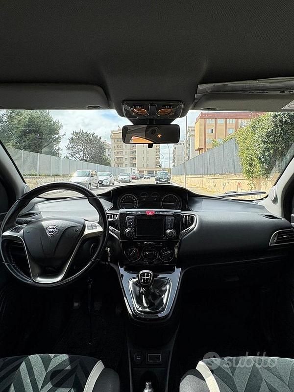 Usata Lancia Ypsilon Gold 95 CV (69 kW) 2017 Utilitaria