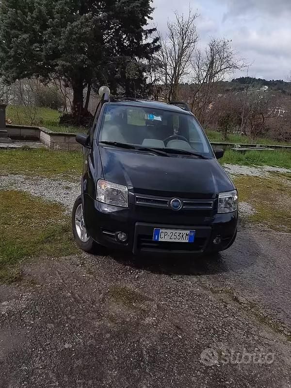 Usata Fiat Panda 4x4 60 CV (44 kW) 2004 Nero Utilitaria