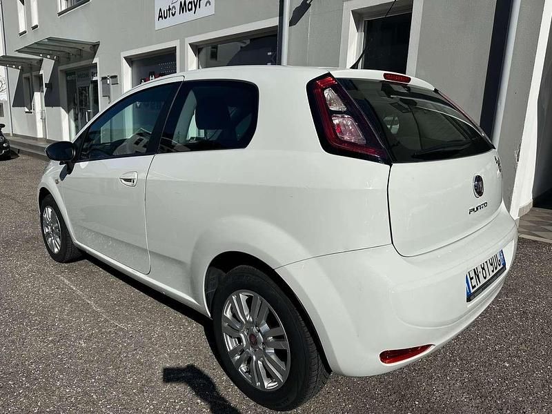 Usata Fiat Punto Pop 69 CV (50 kW) 2012 Colore esterno (bianco divino) Utilitaria