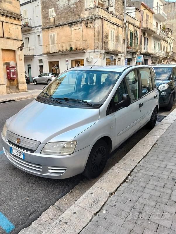 Usata Fiat Multipla 120 CV (88 kW) 2010 Grigio Monovolume