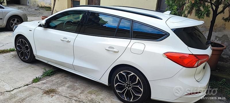 Usata Ford Focus ST-Line 120 CV (88 kW) 2021 Bianco Berlina