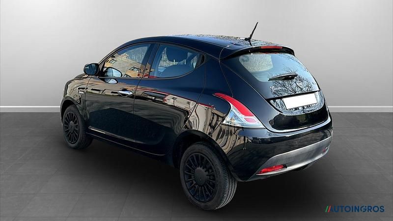 Usata Lancia Ypsilon Silver 69 CV (50 kW) 2022 Nero Utilitaria