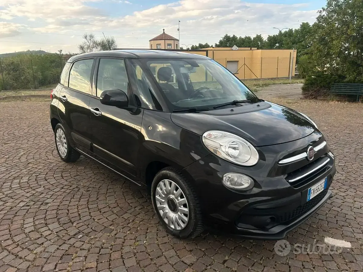 Usado Fiat 500L Pop Star 95 CV (69 kW) 2017 Negro Monovolumen